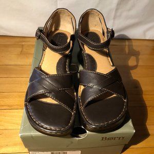 NEVER WORN Born Nia Brown Leather Sandals 8